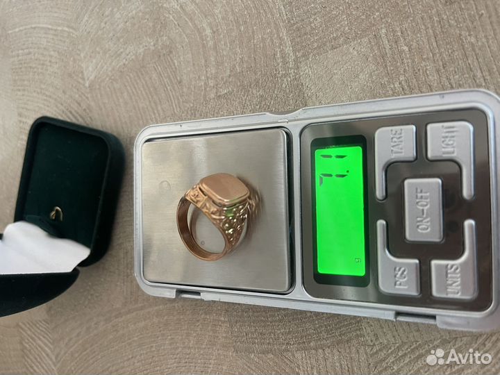 Мужской золотой перстень печатка