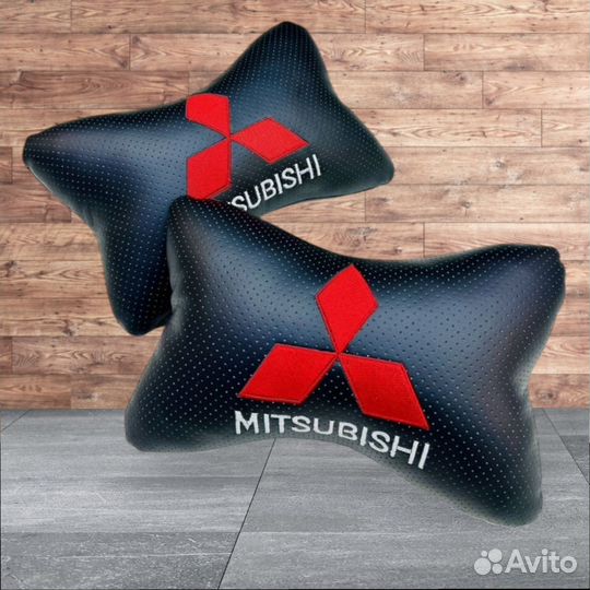Подушки Mitsubishi черные с логотипом