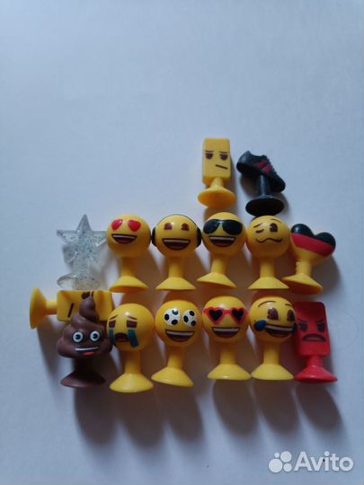 Прилипали футбольные эмодзи