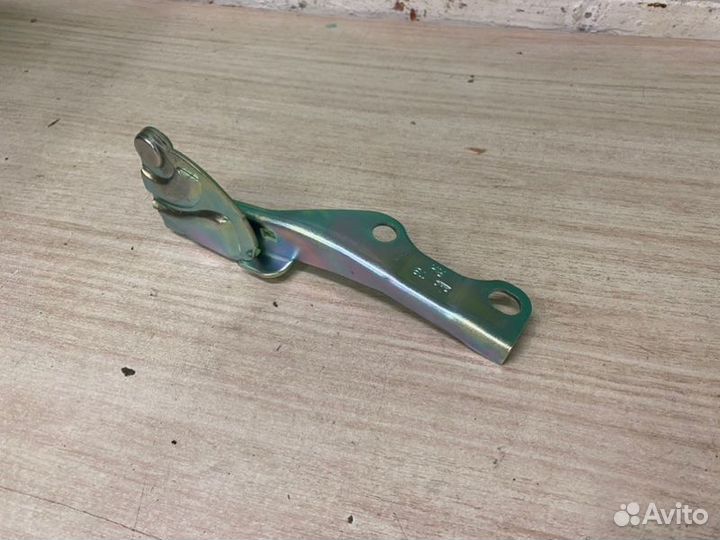 Петля капота правая Hyundai Getz TB 2008