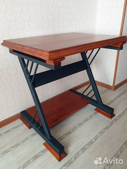 Компьютерный стол. Парта