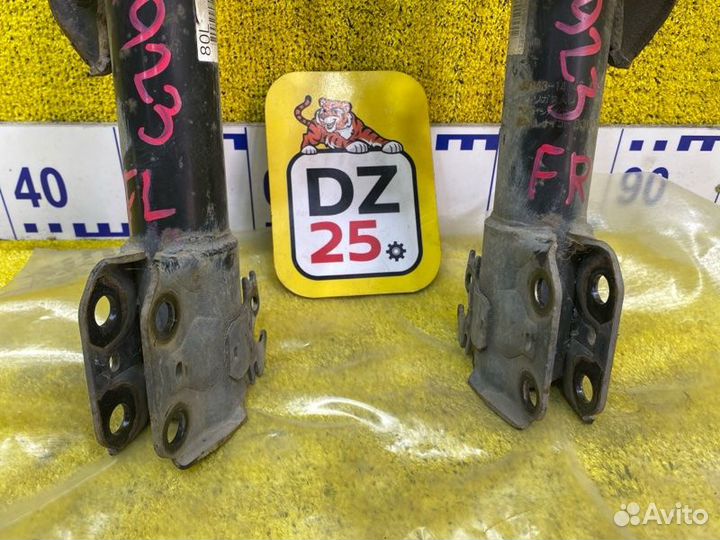 Стойка пара левая И правая передняя Toyota Sienta