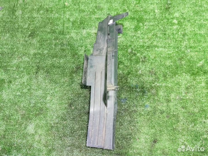 Дефлектор радиатора левый Renault Scenic 2 (JM) 2