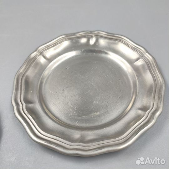 Два блюдца олово