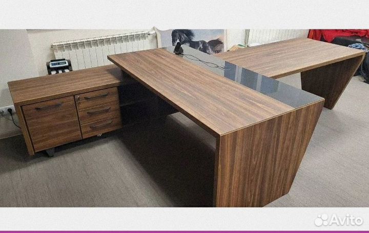 Стол руководителя с тумбой и приставкой