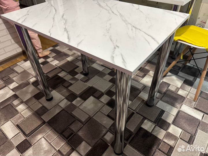 Кухонный стол