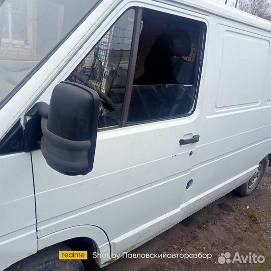 Дверь левая Renault Trafic 1 80-01