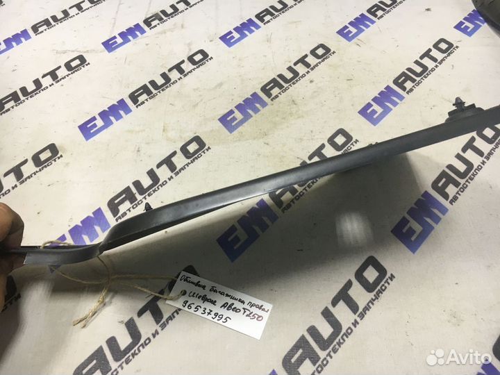 Обшивка багажника правая Шевроле Авео T250