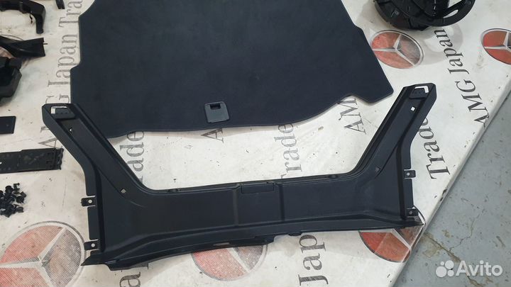 Комплект обшивки багажника на Mercedes W203