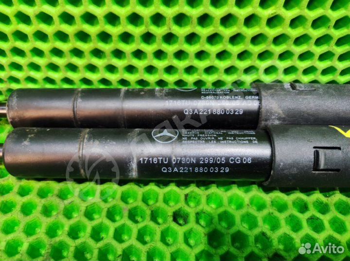 Амортизатор капота Mercedes-Benz S W221