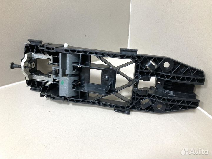 Кронштейн крепления перед лев ручки VAG 5N0837885H