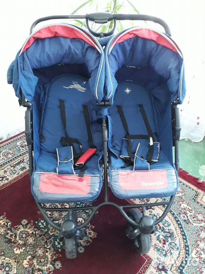 Прогулочная коляска для двойни погодок
