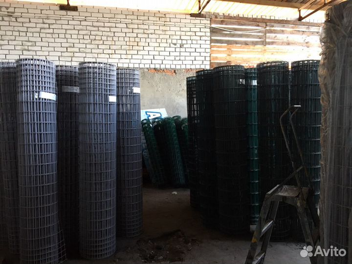 Распродаю сетку сварную в полимерном покрытие
