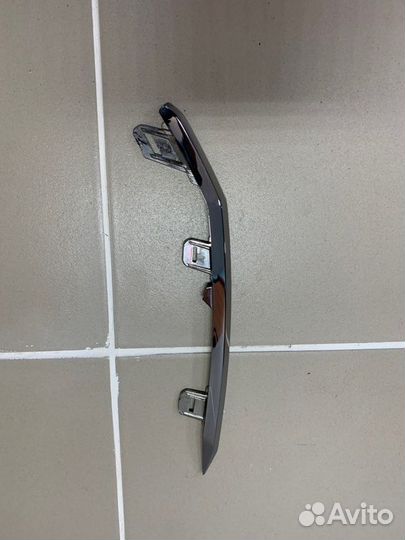 Накладка решетки радиатора Toyota Land Cruiser