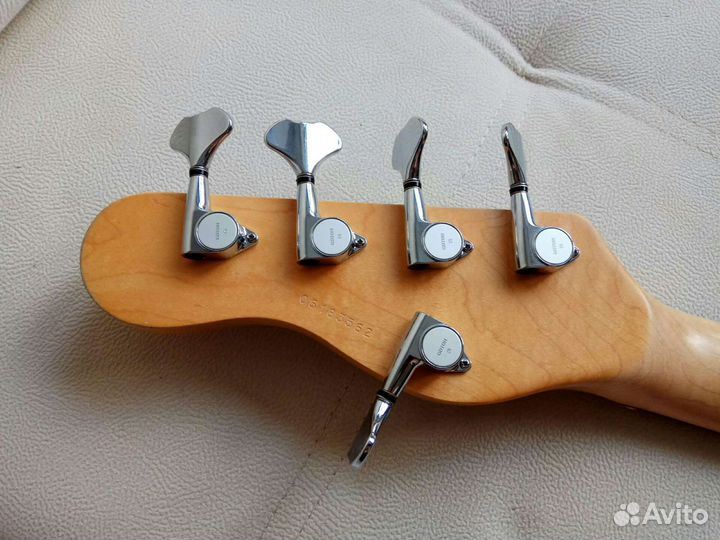 Бас гитара Godin Freeway 5