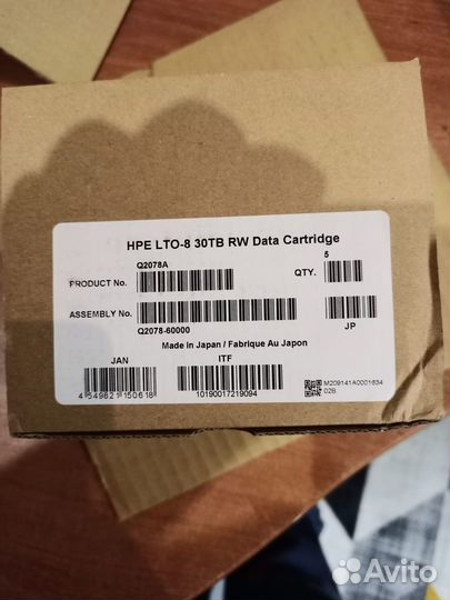 Планки памяти P00930-B21 и LTO-8 Q2078A