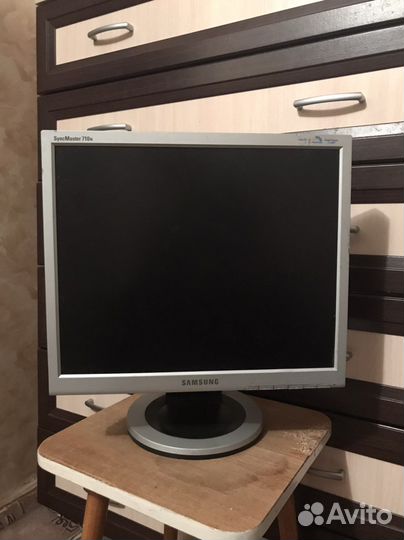 Монитор Samsung SyncMaster 710n