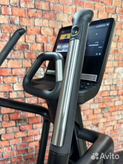 Эллиптический тренажер Technogym с гарантией