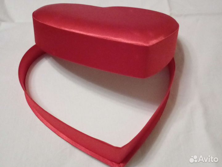 Коробка подарочная атласная сердце