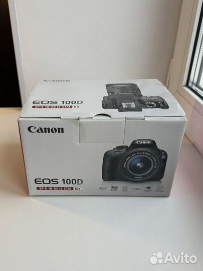 Зеркальный фотоаппарат Canon EOS 100D