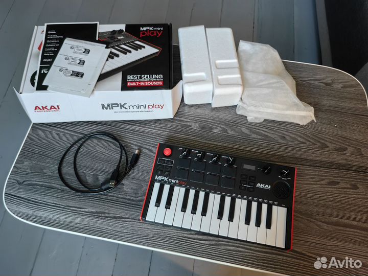 Midi клавиатура akai PRO MPK Mini Play MK3