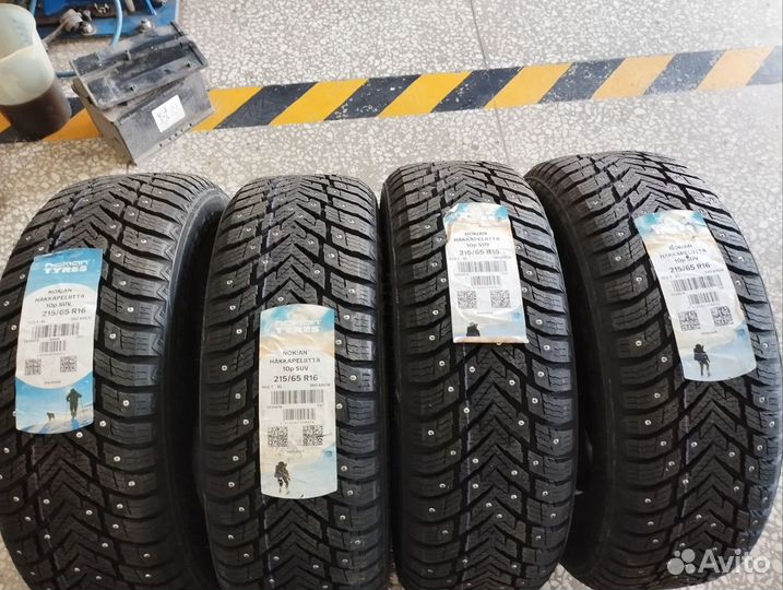 Nokian Tyres Hakkapeliitta 10p SUV 215/65 R16 102T