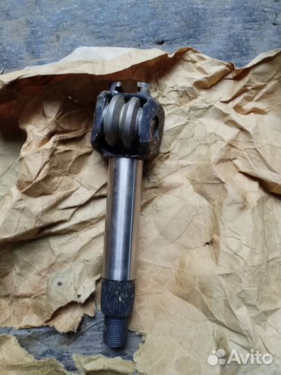 Вал сошки рулевого редуктора Ваз 2101-07 с роликом