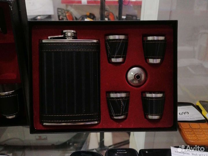 Подарочный набор фляжка +4 рюмки