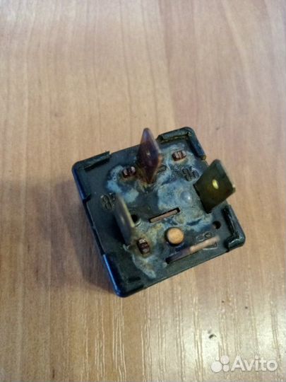 Реле кондиционера №267 Volkswagen Passat B5 седан