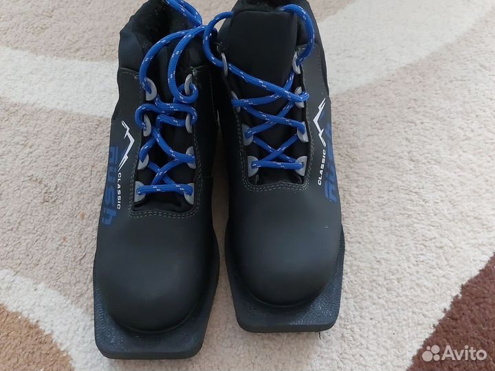 Лыжные ботинки