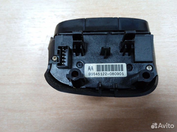 Кнопка на руль левая Chevrolet Epica седан 2.0