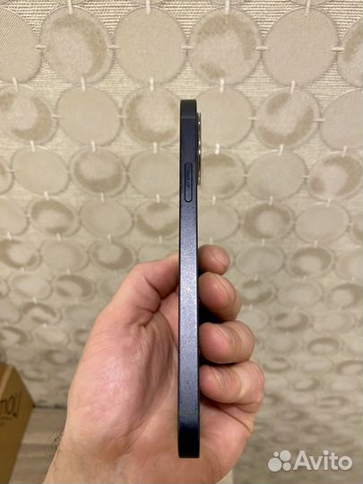 Телефон iPhone 12