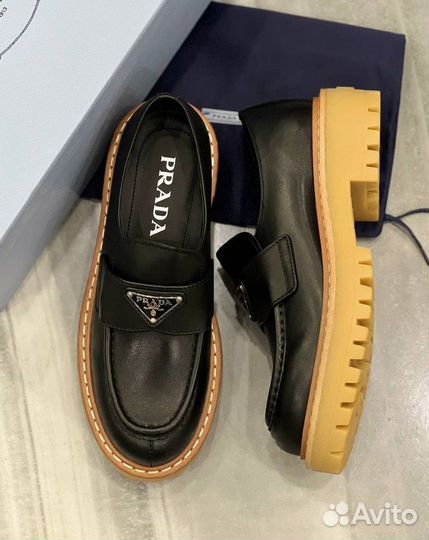 Женские лоферы Prada