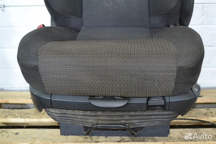 Водительское сиденье DAF XF106 (01.14)