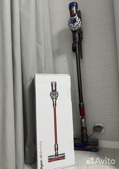 Пылесос вертикальный Dyson V8 Slim Fluffy