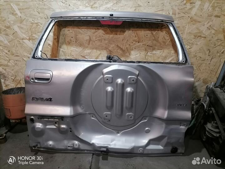 Дверь багажника toyota rav4 2001 год