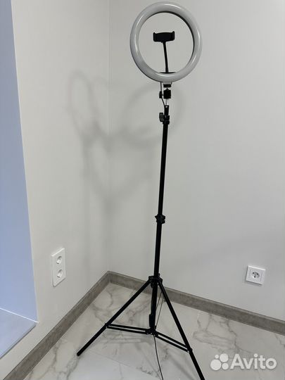 Кольцевая лампа 25 см со штативом