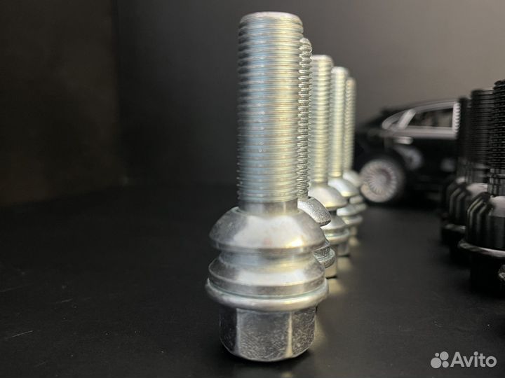 Колесные болты оригинальные на Porsche