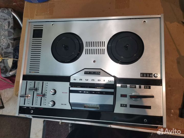 Катушечный магнитофон grundig TK 141