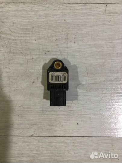 Датчик удара боковой toyota corolla E150 1.6 мт се