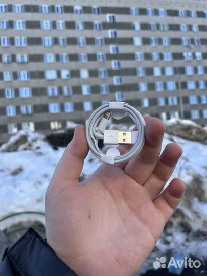 Провода на iPhone