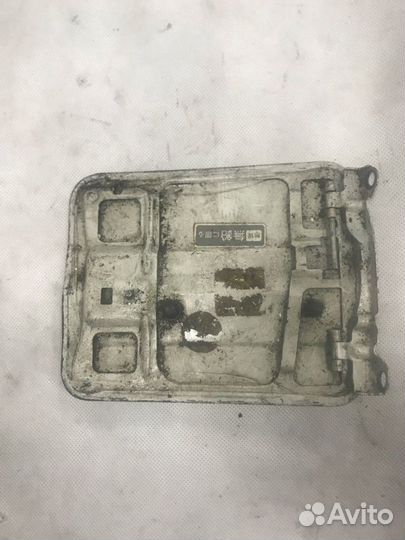 Лючок бензобака Toyota Mark 2 GX70 1GFE