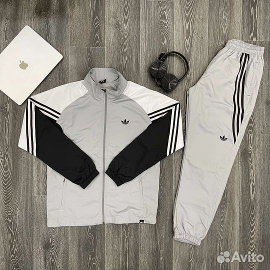 Костюм спортивный