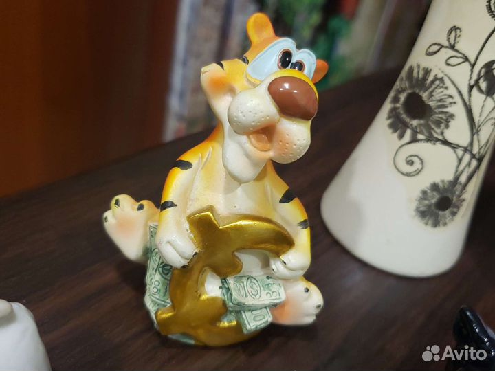 Статуэтки, фигурки, сувениры