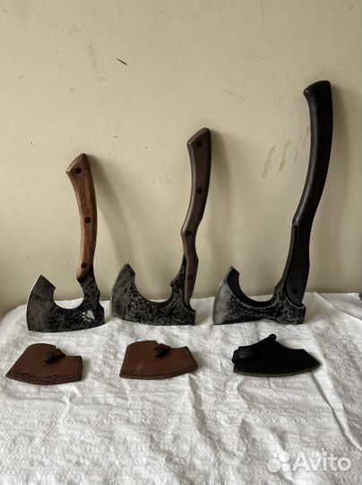 Топор кованый с кожаным чехлом