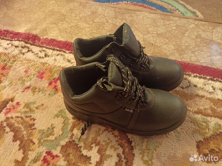 Продам ботинки