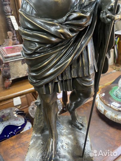 Антикварные бронзовые фигуры