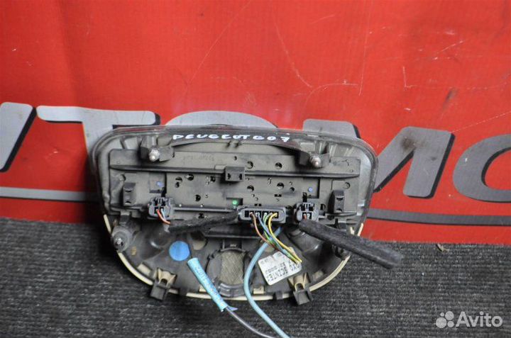 Светильник салона Peugeot 607 9D