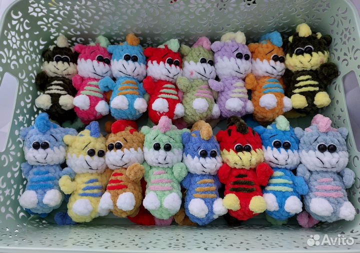 Вязаная игрушка брелок дракон, пингвин, олень