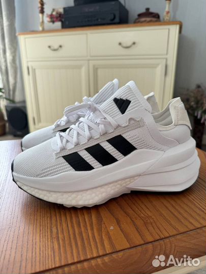 Кроссовки adidas avryn X